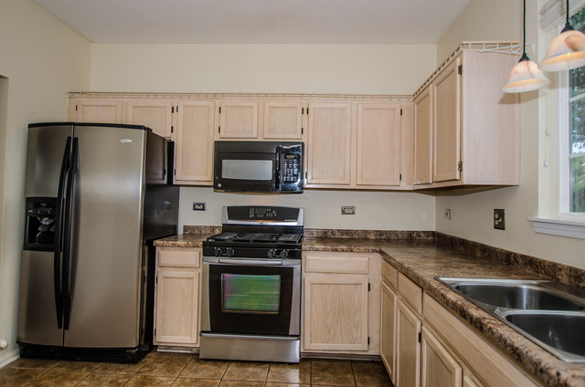 1663 Blackwell Ln, Aurora, IL 60504 photo 4