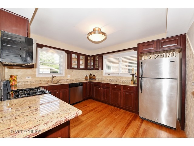 752 N Adele St, Elmhurst, IL 60126 photo 3