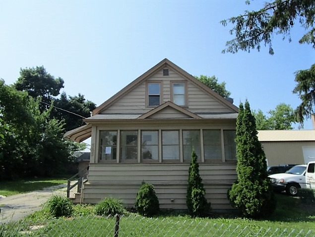 585 Page Ave, Elgin, IL 60120 photo 1