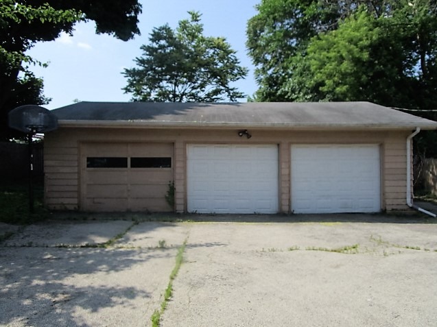 585 Page Ave, Elgin, IL 60120 photo 5
