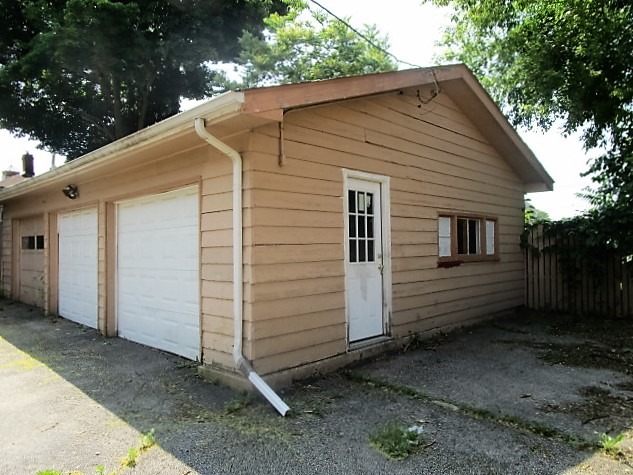 585 Page Ave, Elgin, IL 60120 photo 6