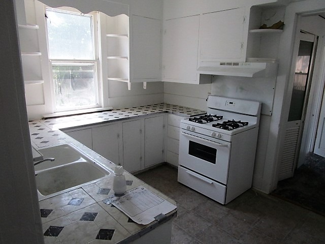 585 Page Ave, Elgin, IL 60120 photo 12