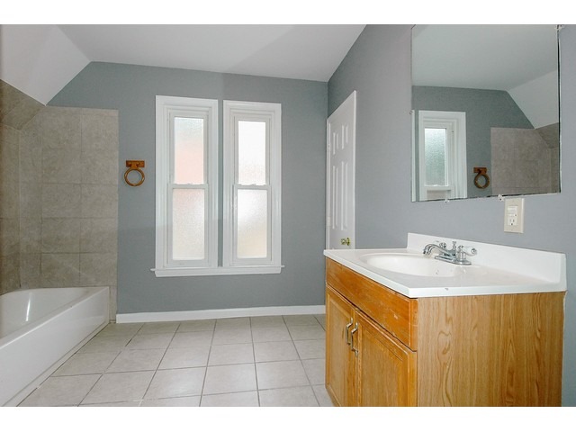 36 S Union St, Elgin, IL 60123 photo 12