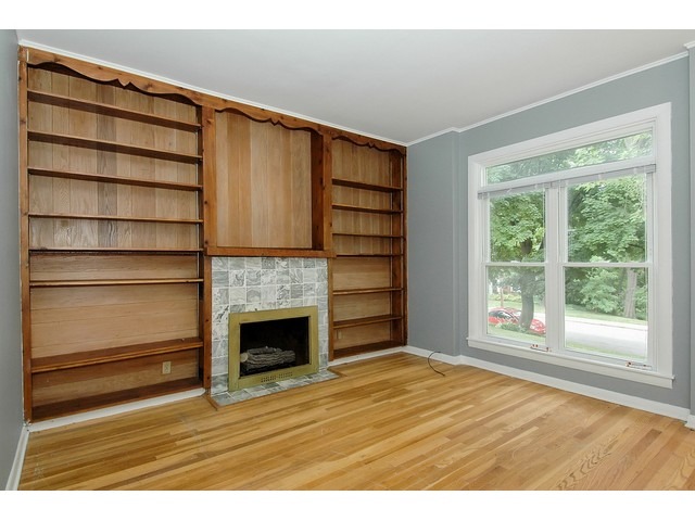 36 S Union St, Elgin, IL 60123 photo 7