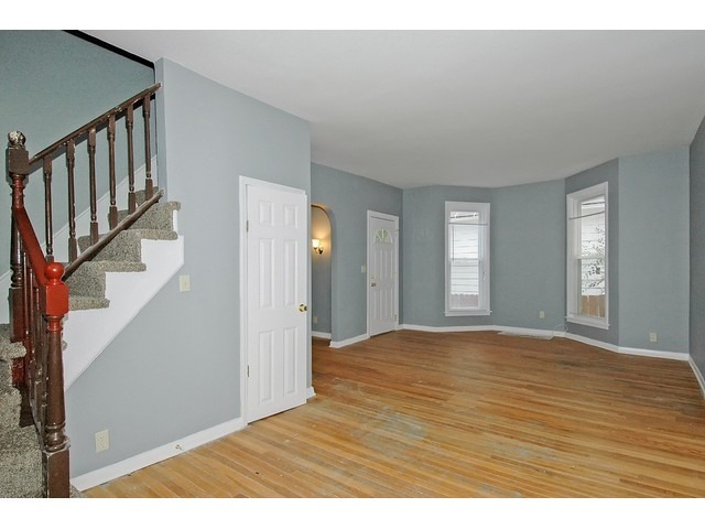 36 S Union St, Elgin, IL 60123 photo 3