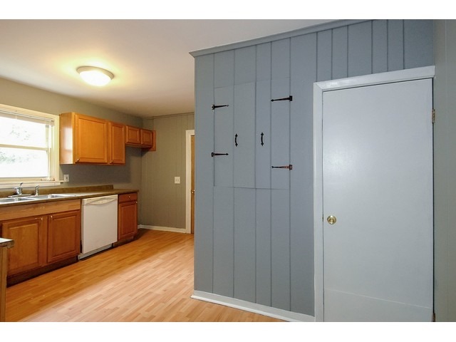 36 S Union St, Elgin, IL 60123 photo 5