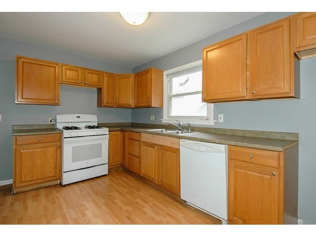 36 S Union St, Elgin, IL 60123 photo 4