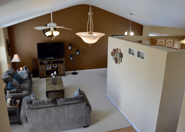 1900 Gleneagle Cir, Elgin, IL 60123 photo 3
