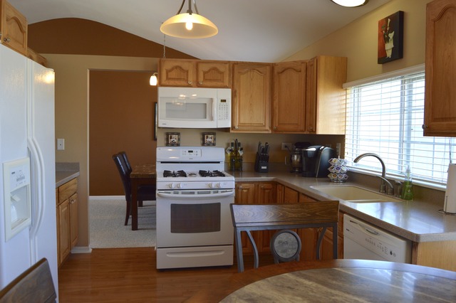 1900 Gleneagle Cir, Elgin, IL 60123 photo 4