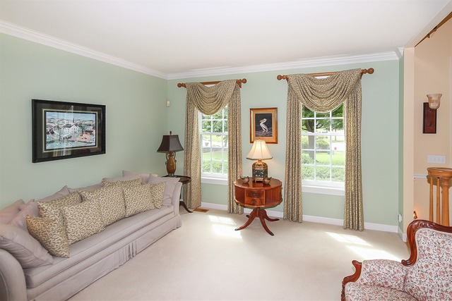 1583 Old Forge Rd, Bartlett, IL 60103 photo 4