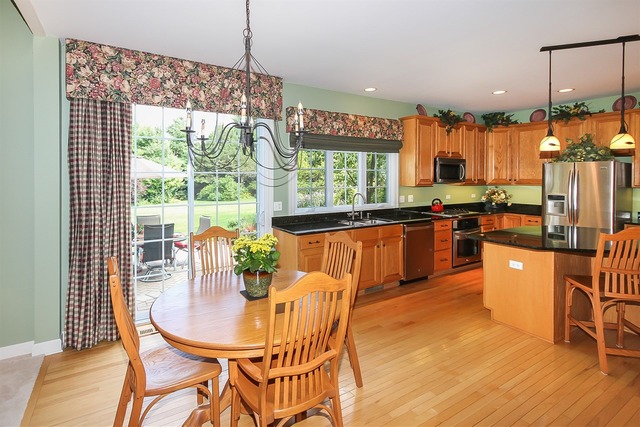 1583 Old Forge Rd, Bartlett, IL 60103 photo 9