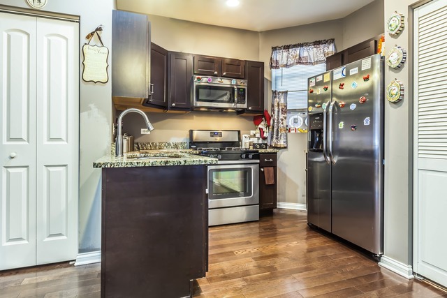 6136 S Champlain Ave, Chicago, IL 60637 photo 3