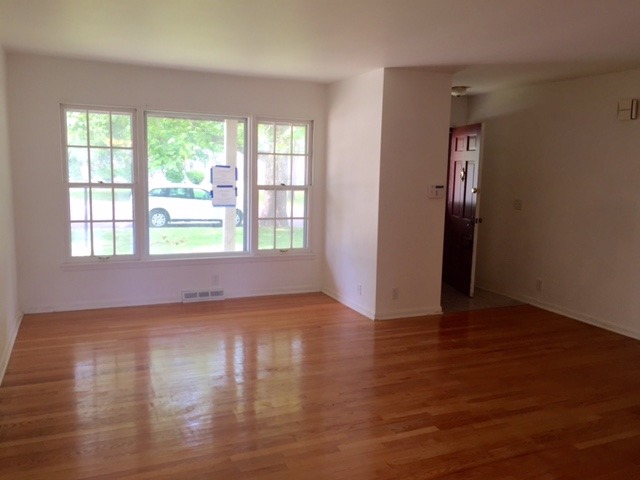 13 Circle Dr E, Montgomery, IL 60538 photo 2