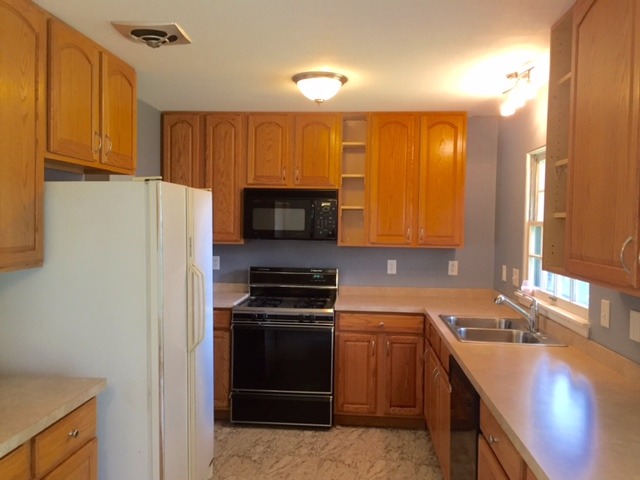 13 Circle Dr E, Montgomery, IL 60538 photo 3