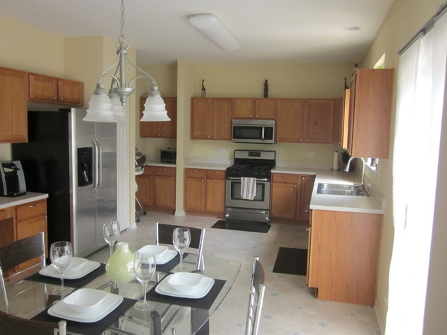 145 Ruzich Dr, Bartlett, IL 60103 photo 5