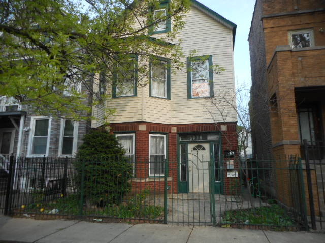 3019 N Gresham Ave, Chicago, IL 60618 photo 1