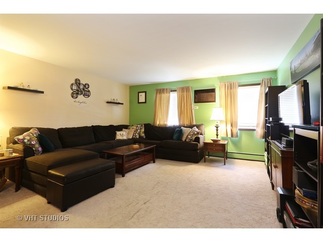 415 Echo Ln #3, Aurora, IL 60504 photo 2