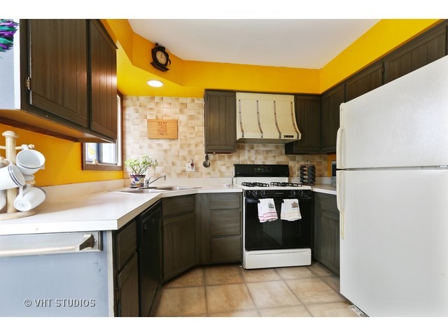 415 Echo Ln #3, Aurora, IL 60504 photo 3