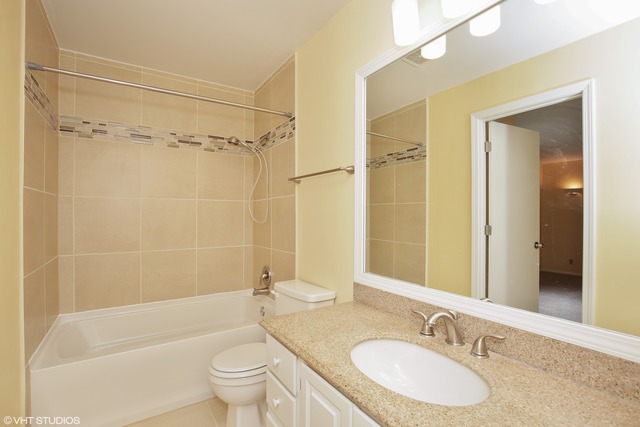 4411 Bayside Cir, Hoffman Estates, IL 60192 photo 11