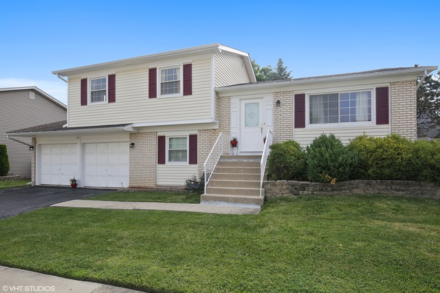 4411 Bayside Cir, Hoffman Estates, IL 60192 photo 1