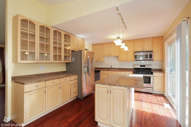 4411 Bayside Cir, Hoffman Estates, IL 60192 photo 4