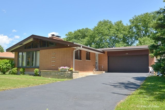 26 Woodview Ln, Algonquin, IL 60102 photo 1