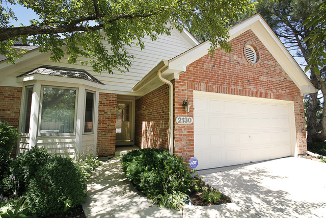 2130 Hallmark Ct, Wheaton, IL 60187 photo 1