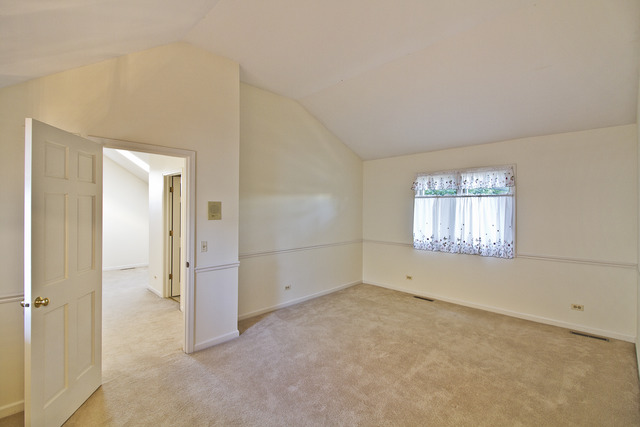 2130 Hallmark Ct, Wheaton, IL 60187 photo 13