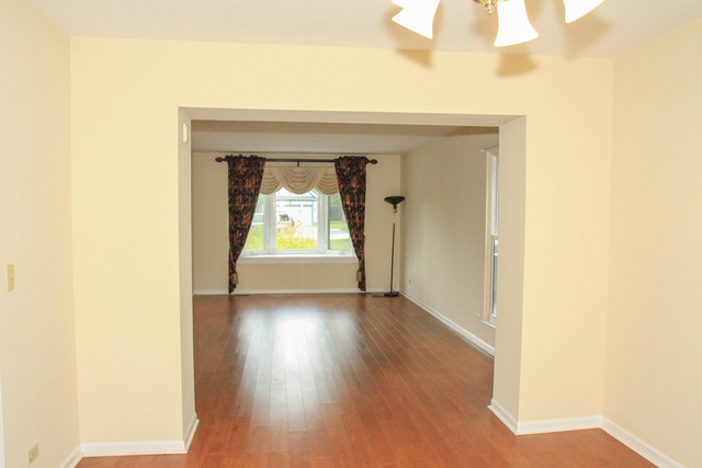 648 White Oak Ln, Bartlett, IL 60103 photo 2