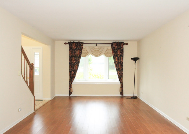648 White Oak Ln, Bartlett, IL 60103 photo 3