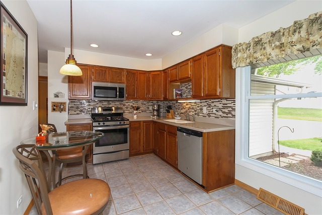 3900 N Firestone Dr, Hoffman Estates, IL 60192 photo 7