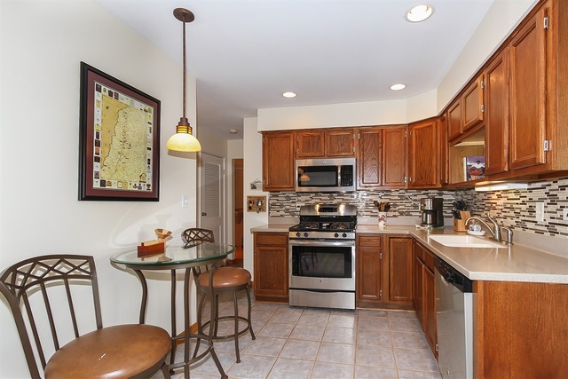 3900 N Firestone Dr, Hoffman Estates, IL 60192 photo 8