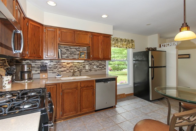 3900 N Firestone Dr, Hoffman Estates, IL 60192 photo 9