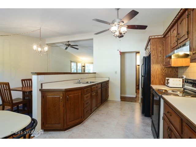 3903 Wilke Rd, Rolling Meadows, IL 60008 photo 3