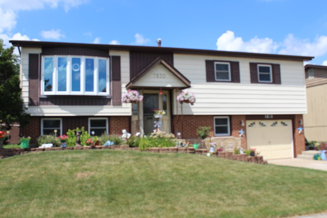 5830 Stuart Ln, Oak Forest, IL 60452 photo 1