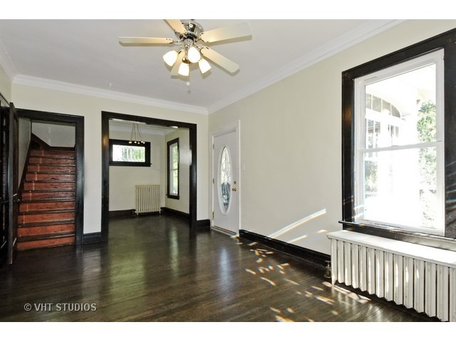 375 North St, Elgin, IL 60120 photo 3