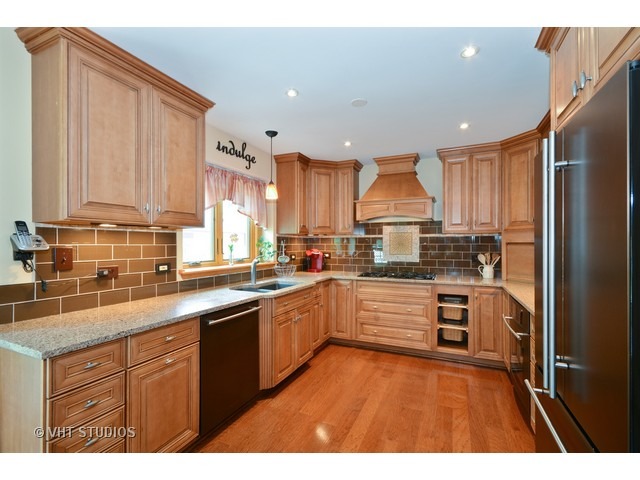 169 Bates St, Wheaton, IL 60187 photo 5