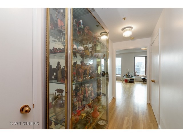 161 E Chicago Ave #27D, Chicago, IL 60611 photo 2