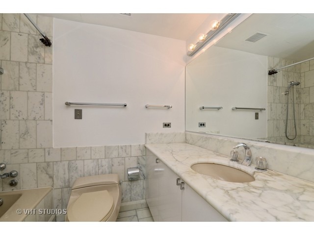 161 E Chicago Ave #27D, Chicago, IL 60611 photo 10