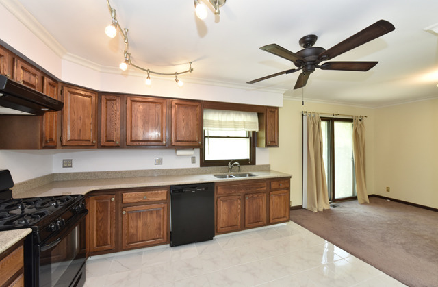 35967 N Watson Ave, Ingleside, IL 60041 photo 2