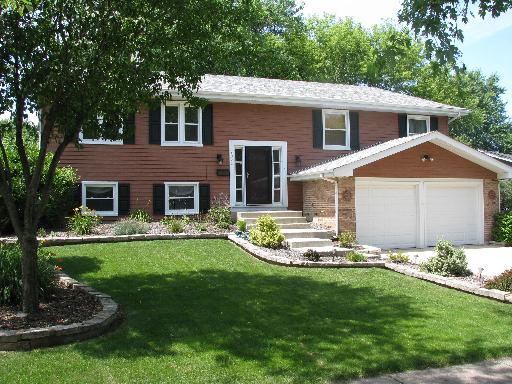 2022 E Parkview Cir, Hoffman Estates, IL 60169 photo 1