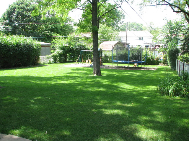 2022 E Parkview Cir, Hoffman Estates, IL 60169 photo 4