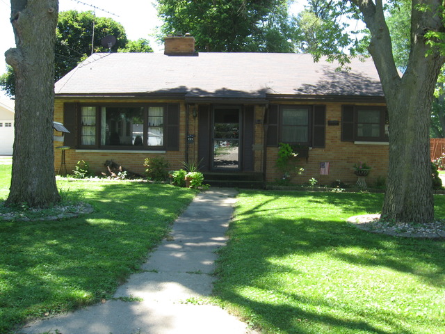 409 W Winfield St, Morrison, IL 61270 photo 1