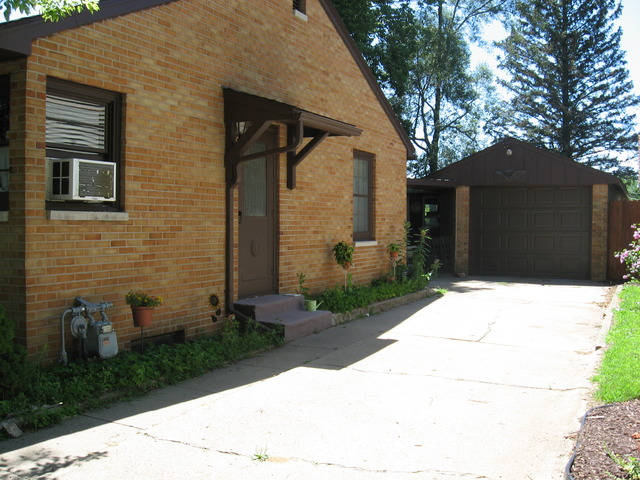 409 W Winfield St, Morrison, IL 61270 photo 2
