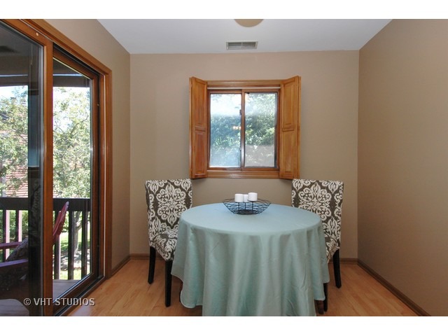 685 Waverly Dr #D, Elgin, IL 60120 photo 4