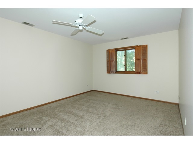 685 Waverly Dr #D, Elgin, IL 60120 photo 6