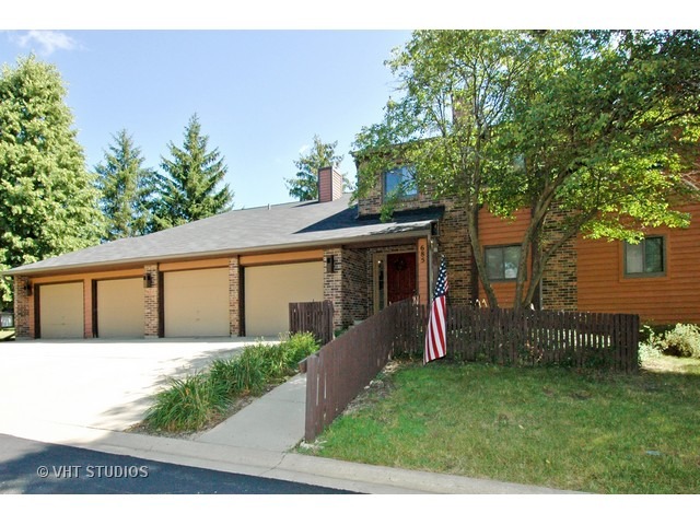 685 Waverly Dr #D, Elgin, IL 60120 photo 1