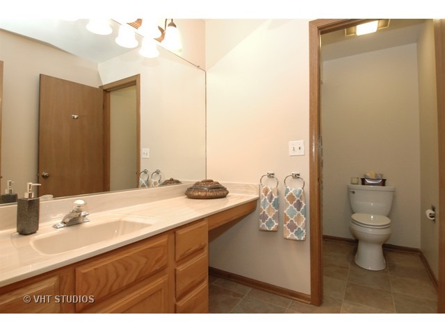 685 Waverly Dr #D, Elgin, IL 60120 photo 7
