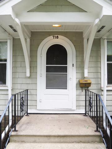 718 Bangs St, Aurora, IL 60505 photo 2