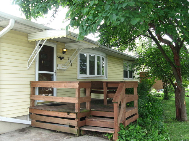 721 E Division St, Lockport, IL 60441 photo 2